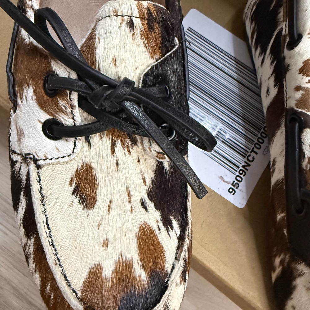 Women’s Cowhide Driving Moccasins in Brown & White - Picture 7 of 16